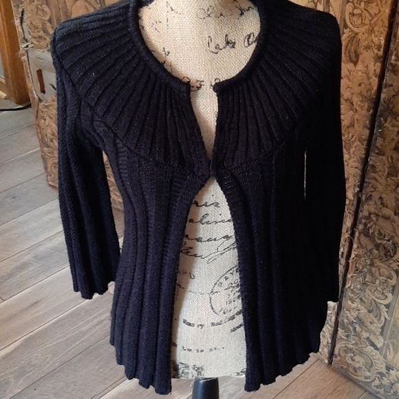 Simply Vera Wang black sweater - Picture 2 of 7